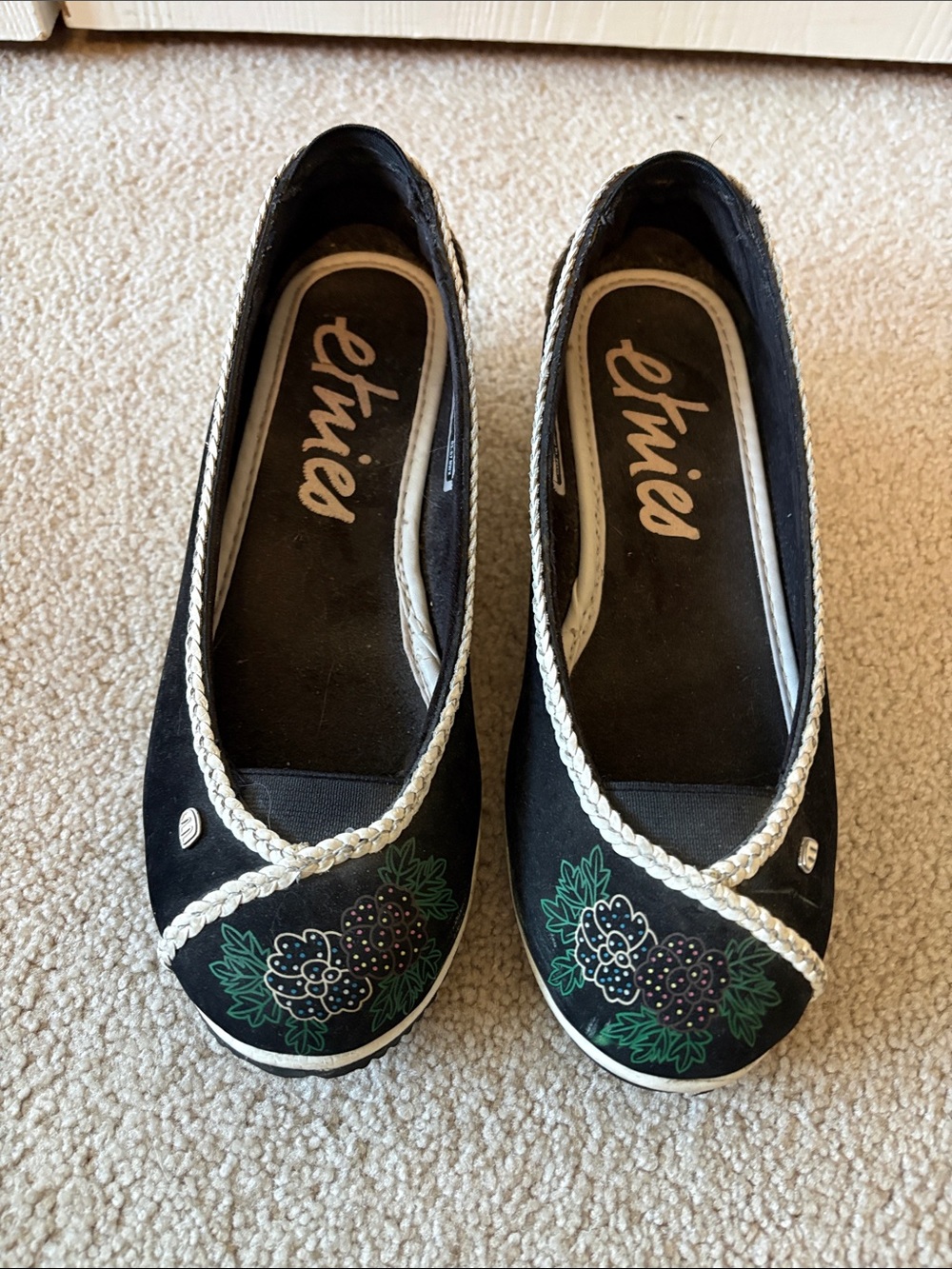 Etnies Black Floral Canvas Slip-On Flats